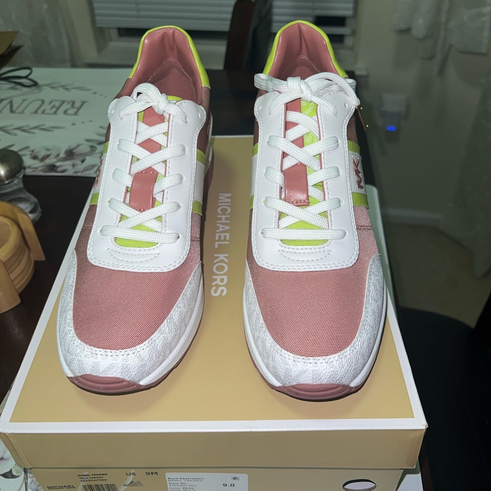 Michael Kors Mabel trainer sneakers ,size 9 new - Picture 1 of 8